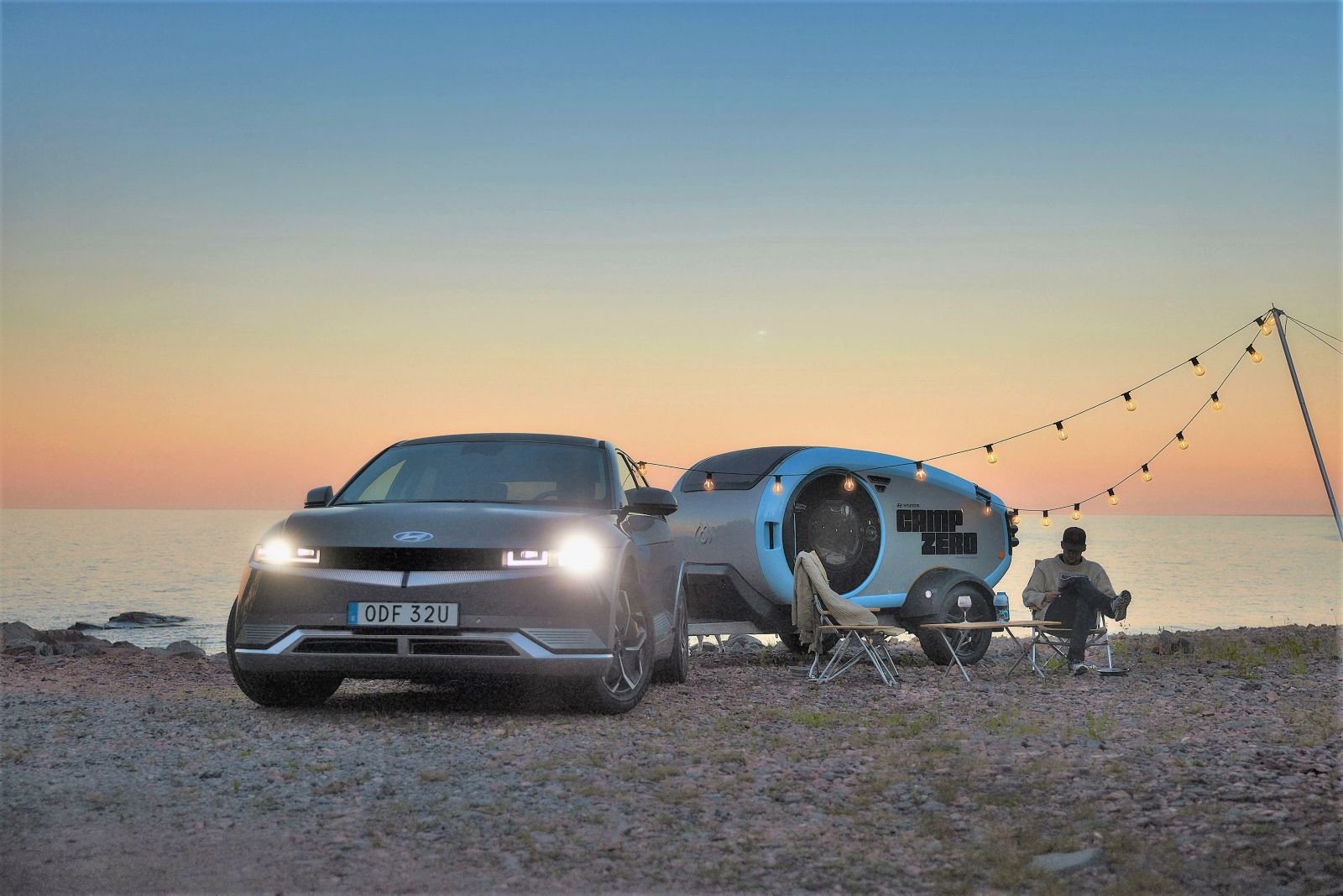 Hyundai Utility Mode éjszakára: IONIQ 5 esti táborhelyen a tengerparton